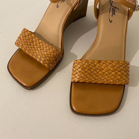 Fioni Womens Camel Wvn Vamp Wedge Size 7 - Picture 3 of 10